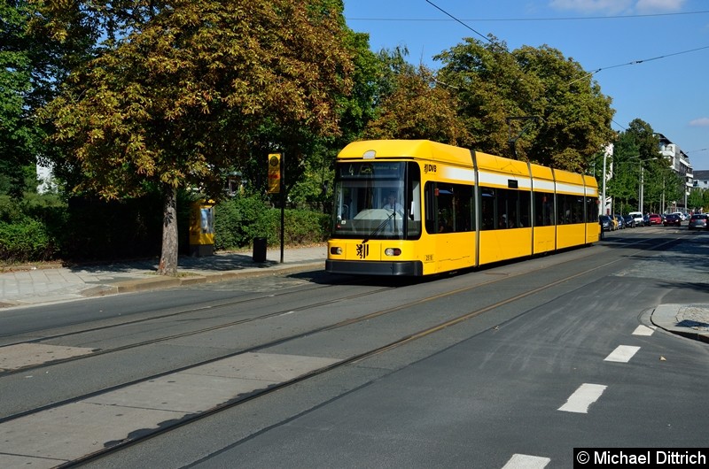 2518 als Linie 4 an der Haltestelle Krankenhaus St.-Joseph-Stift.