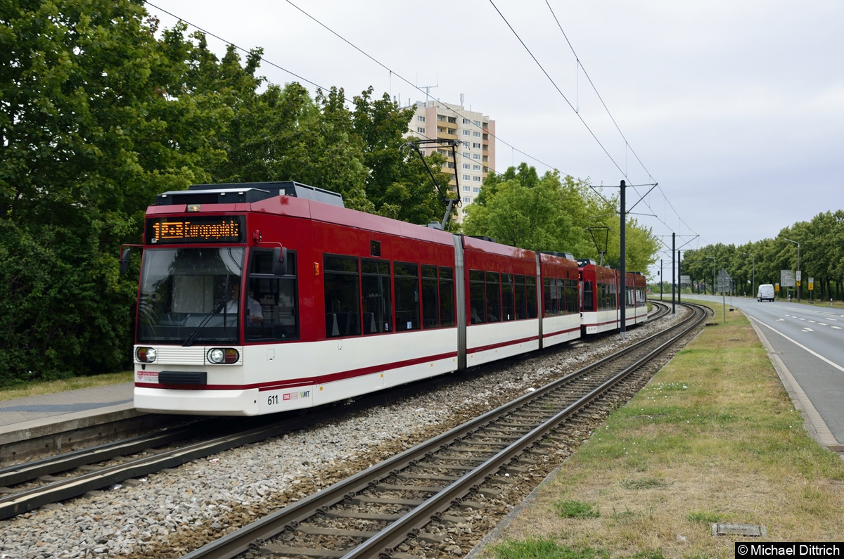 Bild: 611 + 613 als Linie 1 an der Haltestelle Thüringen-Park.