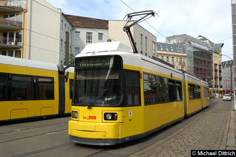 Bild: 1052 als Linie M6 in der Großen Präsidentenstr.