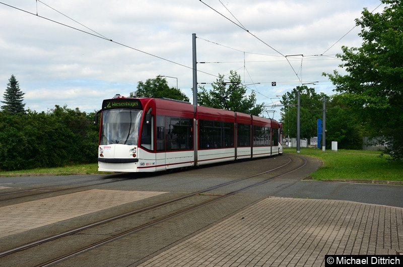 Bild: Combino 649 und 702 erreichen als Linie 2 die Endstelle Messe/ega.
