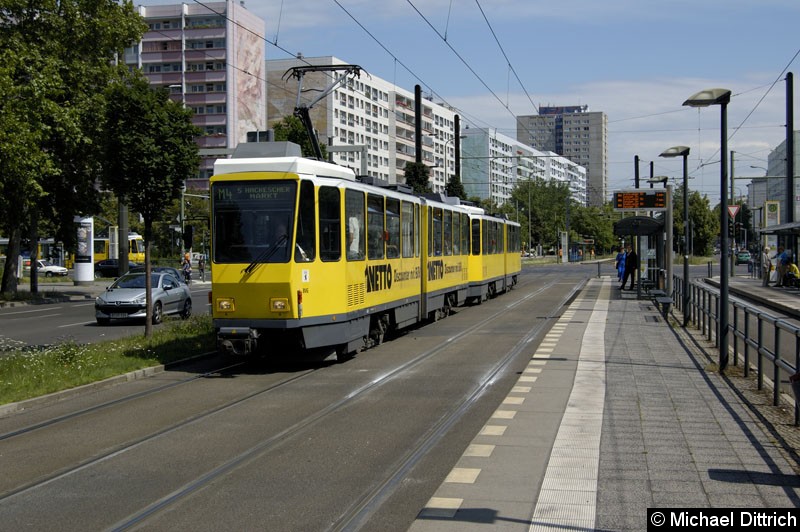 Bild: 6016 als Linie M4 in der Otto-Braun-Straße kurz hinter der Mollstraße.