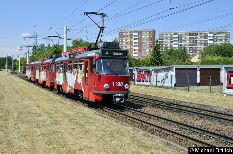 Bild: 1198 + 1160 + 195 als Linie 3 kurz vor der Endstelle Beesen.