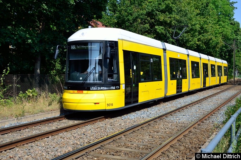 Bild: 9016 als Linie M5 kurz vor der Haltestelle Ev. Krankenhaus KEH.