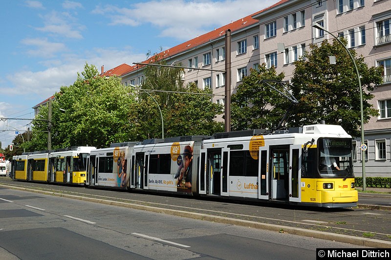 Bild: 1028 + 1029 als Linie M4 in der Kniprodestr.