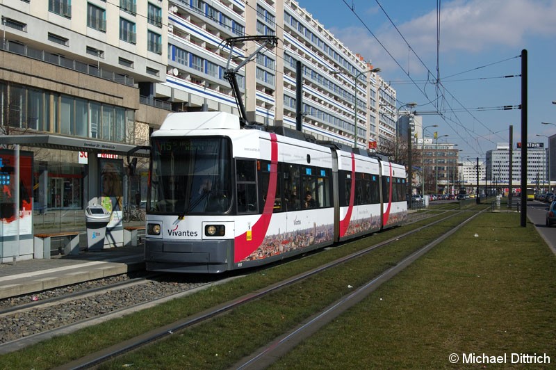 Bild: 1013 als Linie M5 an der Haltestelle Spandauer Straße/Marienkirche.