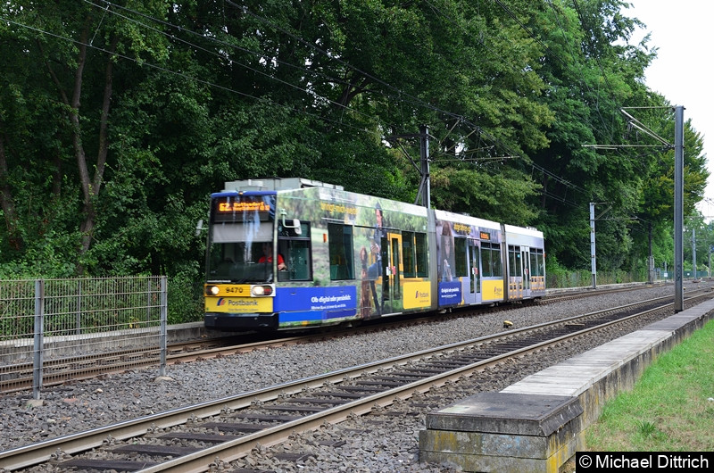 9470 als Linie 62 bei der Ankunft an der Haltestelle Oberkassel Süd/Römlinghoven, wo er seine neue Fahrt beginnt.