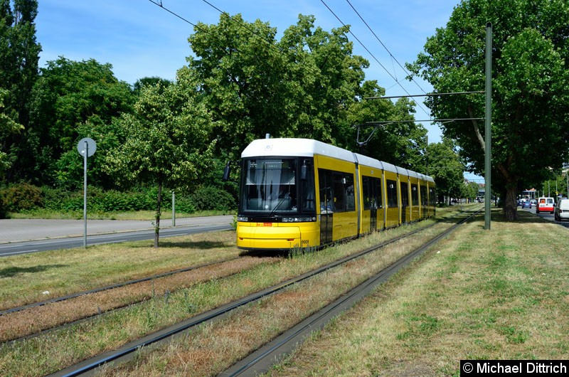Bild: 9009 als Linie M4 in der Greifswalder Str. kurz vor der Danziger Str.