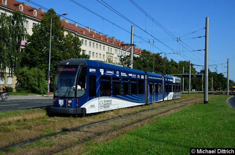 2636 als Linie 1 in der Grunaer Straße zwischen den Haltestellen Deutsches Hygiene-Museum und Pirnaischer Platz.