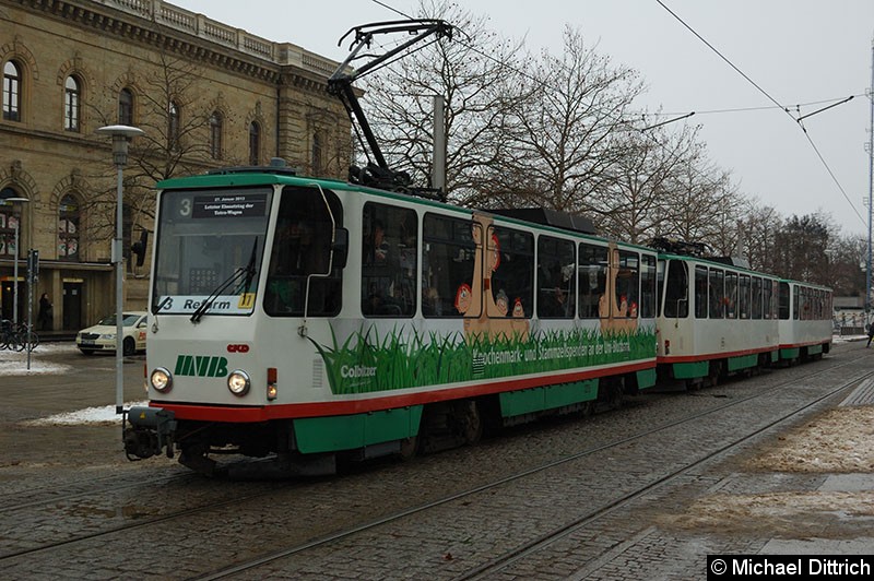 Bild: 1275 + 1279 + 2147 als Linie 3 auf dem Weg nach Reform beim Verlassen der Haltestelle Hauptbahnhof.