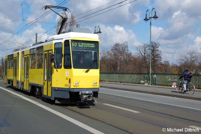 Bild: 6152 als Linie 60 auf der Dammbrücke.