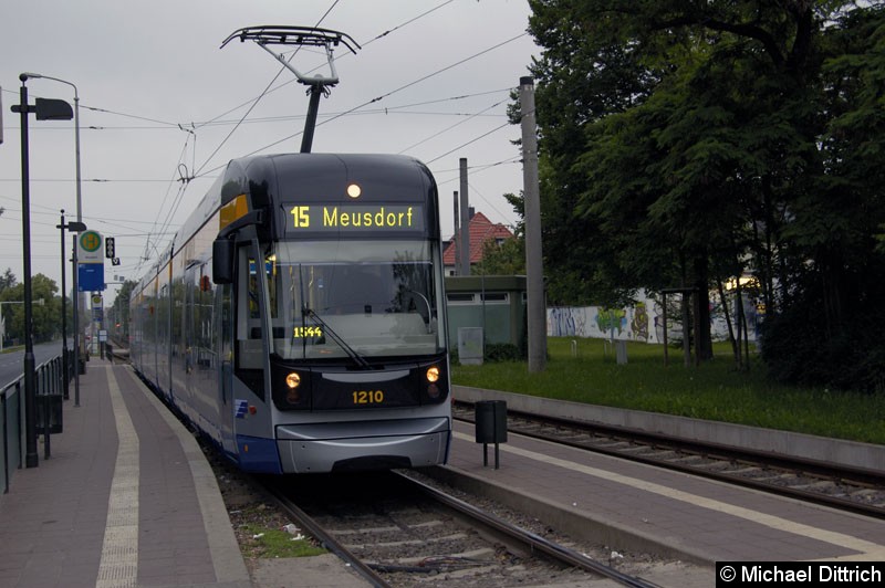 Bild: 1210 als Linie 15 in der Endstelle Meusdorf.