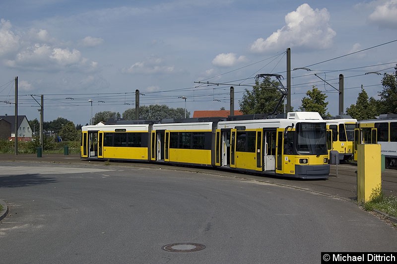 Bild: 1037 als Linie 16 in der Wendeschleife Ahrensfelde.