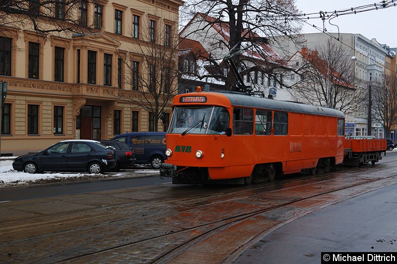Bild: Arbeitswagen 756 mit Lore 765 kurz vor der Haltestelle Ambrosiusplatz.