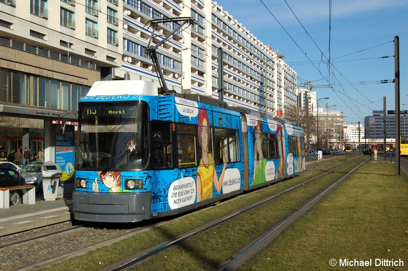 Bild: 1042 als Linie M5 an der Haltestelle Spandauer Straße/Marienkirche.