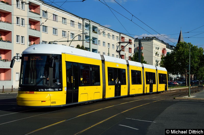 Bild: 4005 als Linie M8 auf der Kreuzung Kniprodestr./Danziger Str.