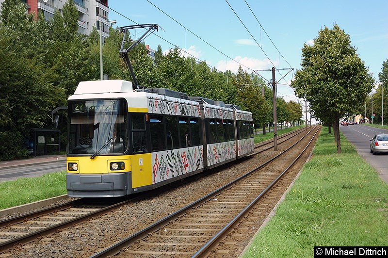 Bild: 1065 als Linie 27 kurz vor der Haltestelle Alt-Friedrichsfelde/Rhinstraße.