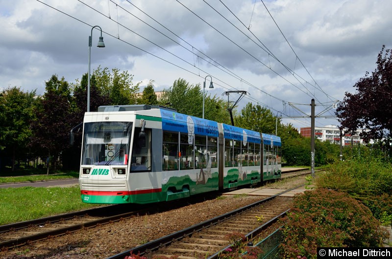 Bild: 1322 als Linie 5 beim Verlassen der Haltestelle Sternbogen/Bürgerbüro.