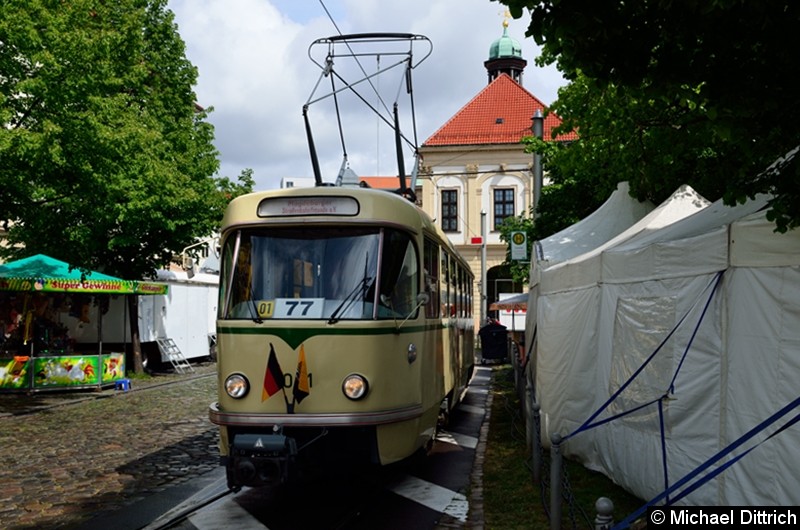 Bild: Wagen 1001 steht als Linie 77 in der Endstelle Hartstr.