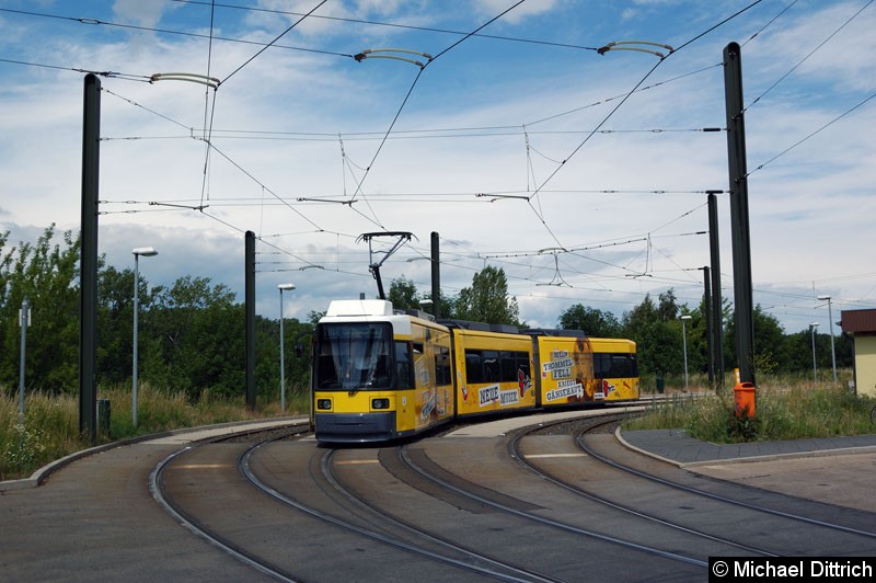 Bild: 1096 als Linie M17 in der Wendeschleife Falkenberg.