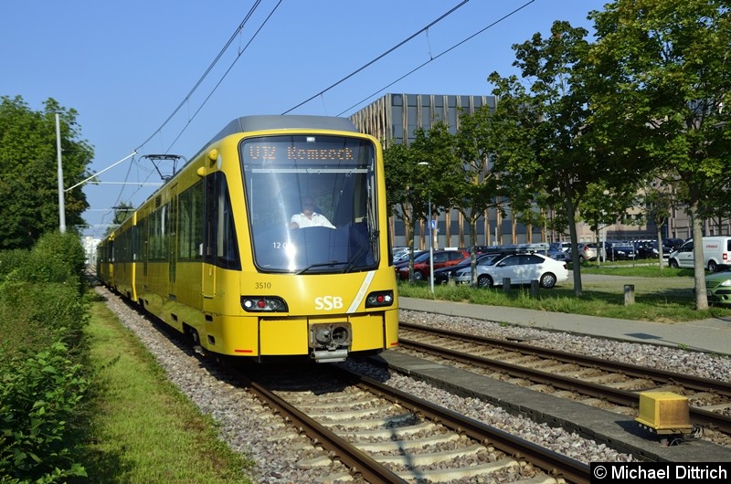 Bild: 3510 + 3522 als Linie U12 nach Remseck an einem Bahnübergang kurz nach der Haltestelle SSB-Zentrum.