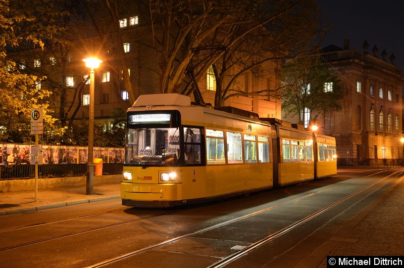 Bild: 1078 als Linie M1 an der Haltestelle Am Kupfergraben.