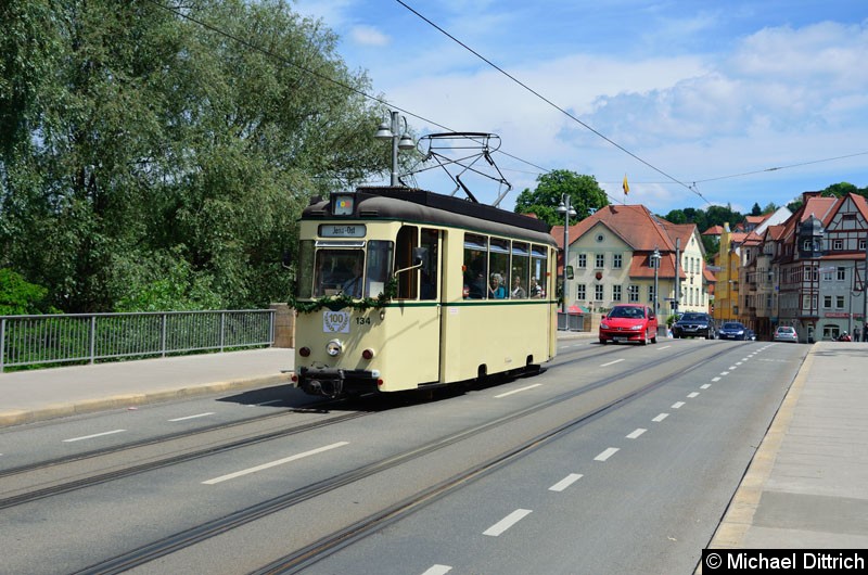 Bild: Anlässlich 100 Jahre Strecke nach Jena Ost fuhren in Jena die historischen Wagen.
Hier der Wagen 134 zwischen Haltestellen Steinweg und Geschwister-Scholl-Str.