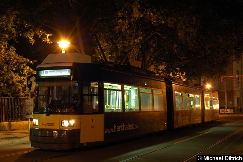 Bild: 1091 als Linie M1 an der Haltestelle Am Kupfergraben.