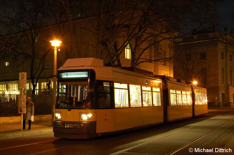 Bild: 1022 als Linie M1 an der Haltestelle Am Kupfergraben.