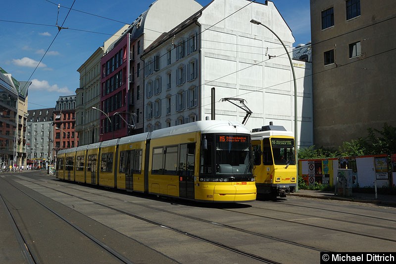 Bild: 8020 als Linie M5 in der Großen Präsidentenstr.