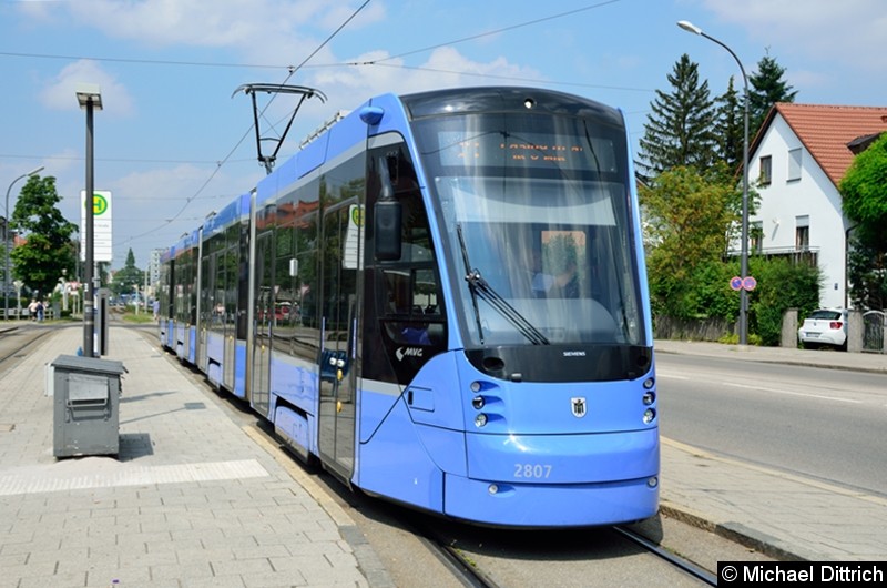 Avenio 2807 als Linie 19 an der Haltestelle St-Veit-Str.
