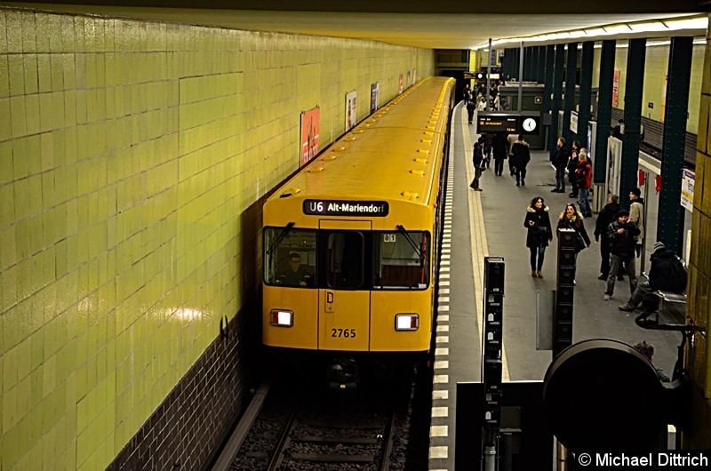 Bild: 2765 als Linie U6 im Bahnhof Tempelhof.