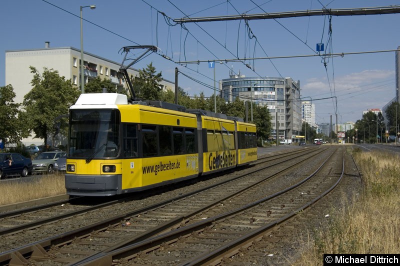 Bild: 1060 als Linie M6 kurz vor der Haltestelle S Landsberger Allee.