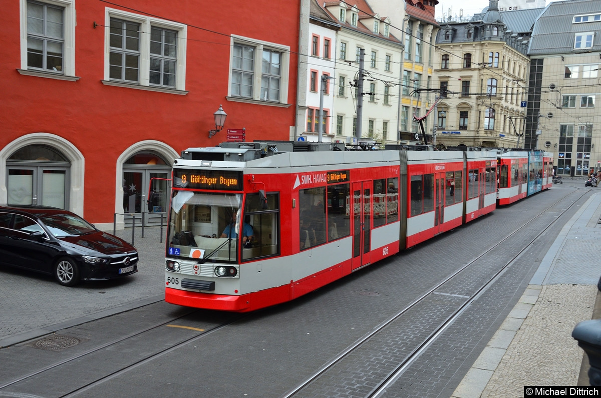 Bild: 605 + 607 als Linie 9 an der Haltestelle Marktplatz.