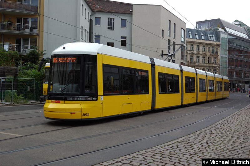 Bild: 8023 als Linie M5 in der Großen Präsidentenstr.
