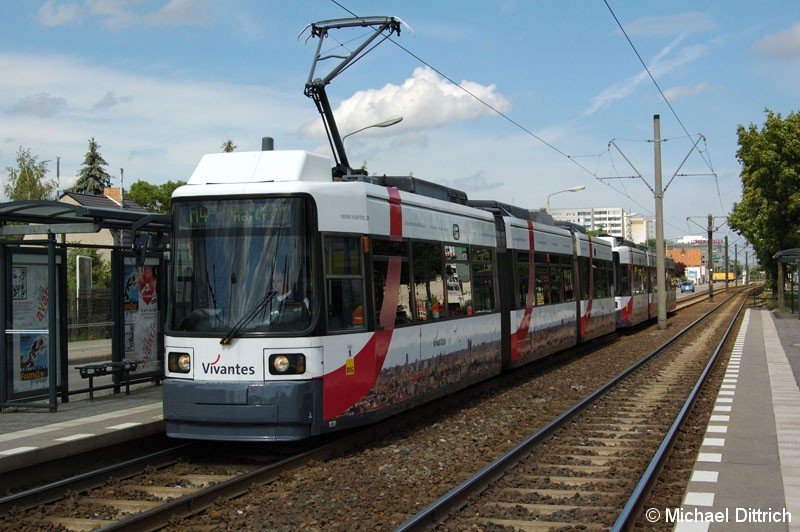 Bild: 1020 und 1013 als Linie M4 an der Haltestelle Feldtmannstraße.