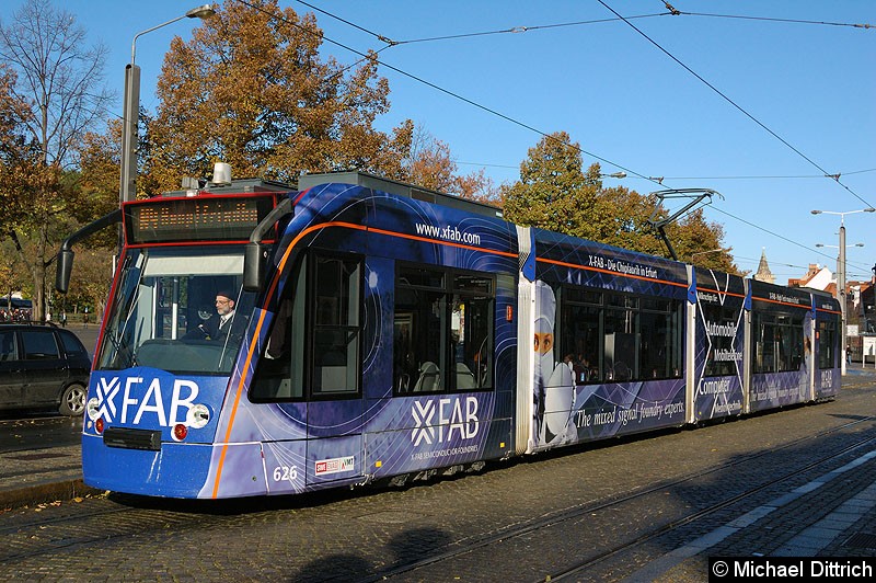 Bild: Combino 626 als Nachtlinie N4 an der Haltestelle Domplatz Süd.