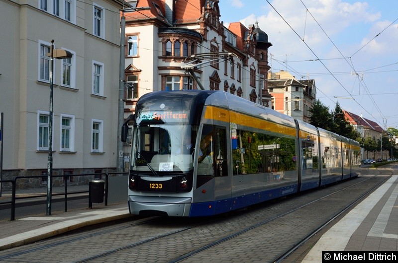 Bild: 1233 als Linie 56 in der Haltestelle Wilhelminenstraße.