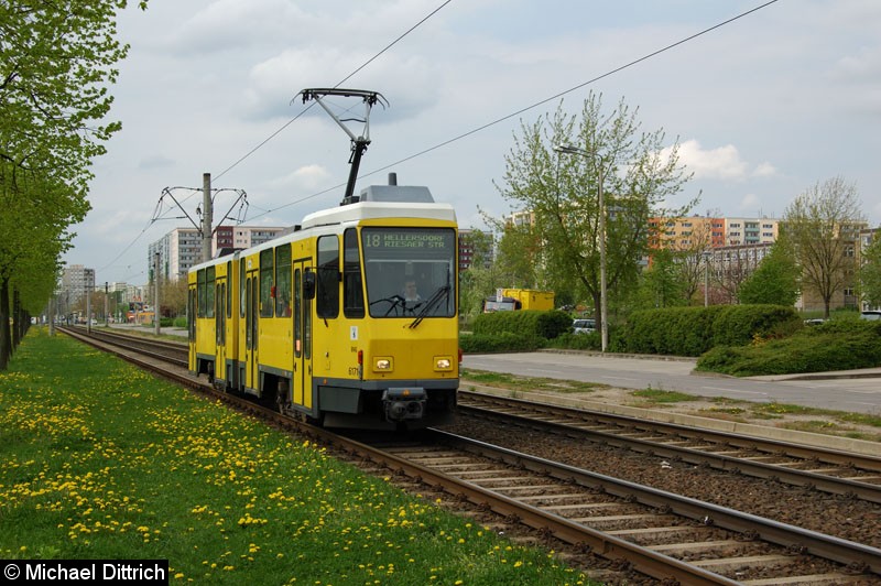 Bild: 6171 als Linie 18 vor der Haltestelle Kastanienallee/Zossener Straße.