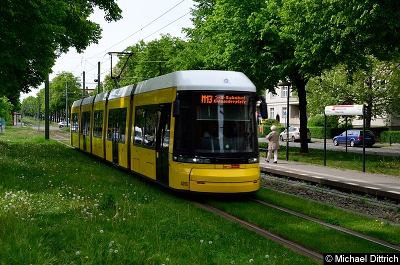 Bild: 4013 als Linie M13 nach S+U Alexanderplatz zwischen den Haltestellen Stahlheimer Str./Wisbyer Str und Prenzlauer Allee/Ostseestr.