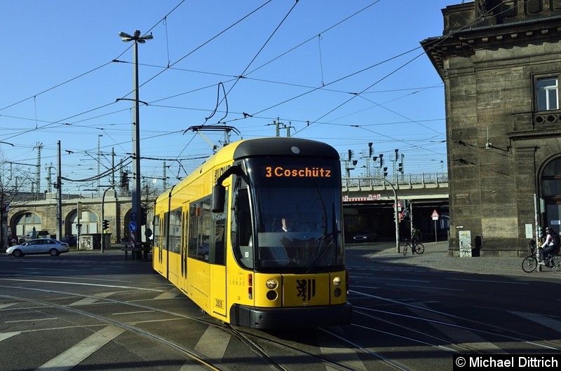 2826 erreicht als Linie 3 den Bahnhof Neustadt.