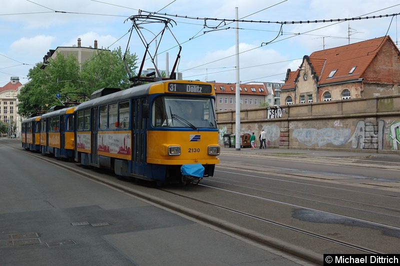Bild: 2130 mit zwei weiteren Triebwagen als Linie 31 auf dem Weg zum Einsatz am Hauptbahnhof.