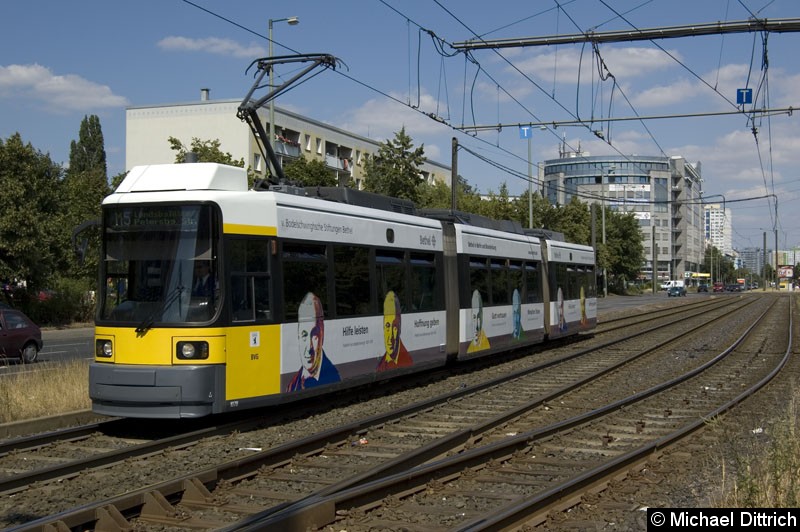 Bild: 1078 als Linie M5 kurz vor der Haltestelle S Landsberger Allee.