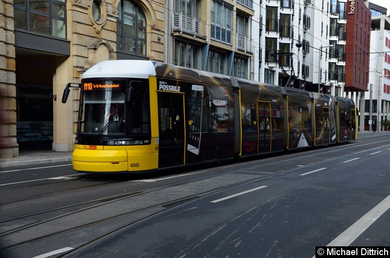 Bild: 4005 als Linie M10 in der Invalidenstr. Ecke Chauseestr.