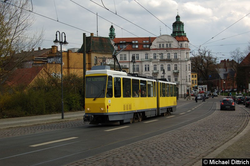 Bild: 6131 als Linie 62 vor der Dammbrücke.