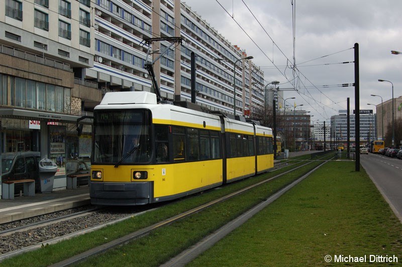Bild: 1052 als Linie M1 an der Haltestelle Spandauer Straße/Marienkirche.