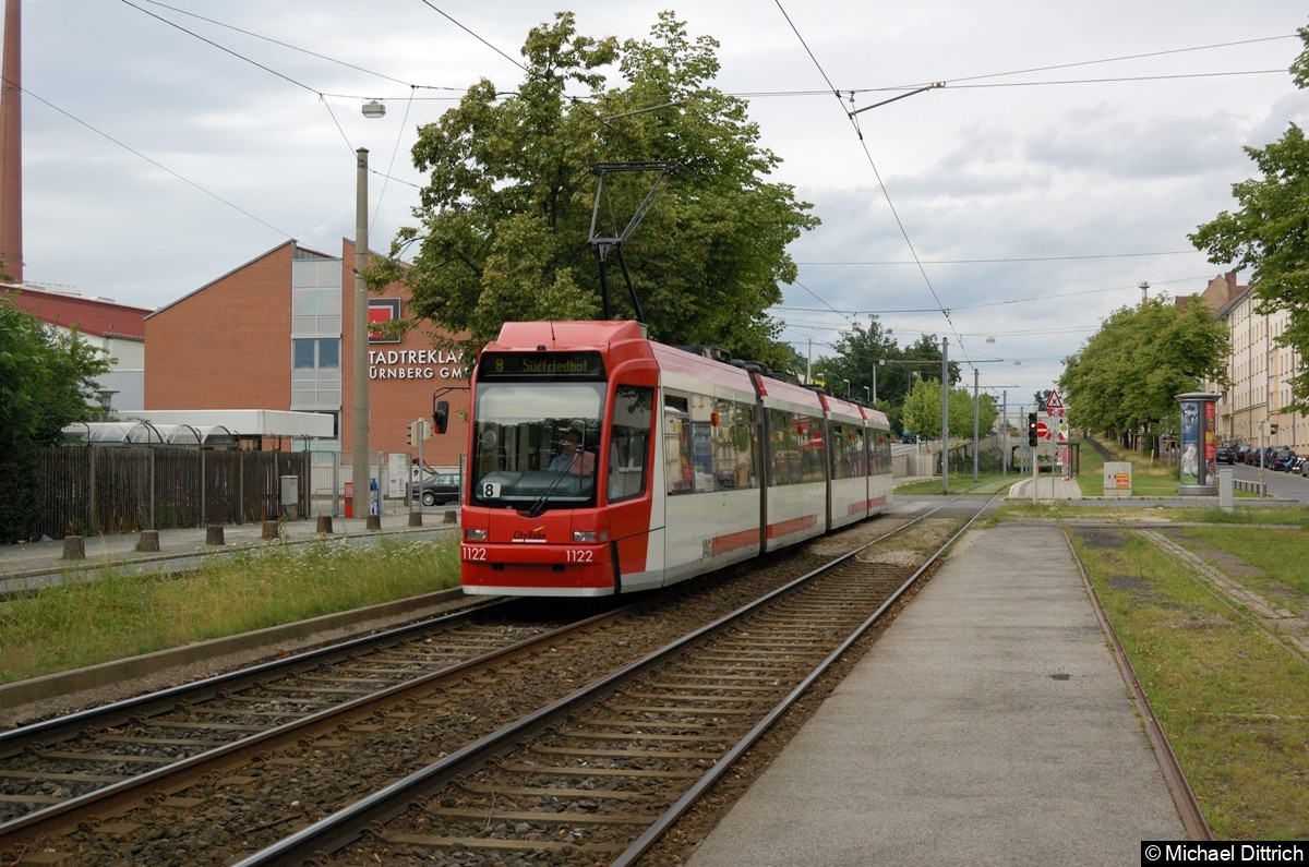 Bild: 1122 als Linie 8 in der Katzwanger Straße.