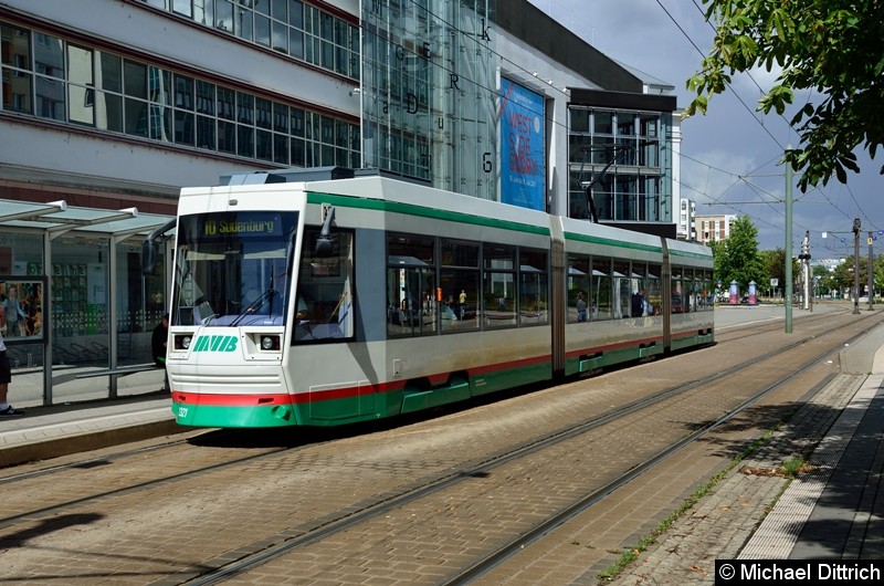 Bild: 1321 als Linie 10 an der Haltestelle Opernplatz.