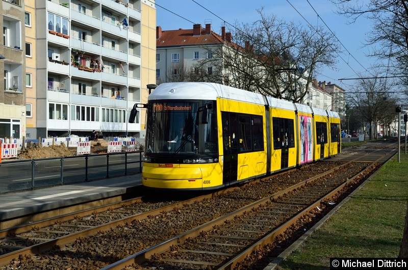 Bild: 4006 als Linie M10 an der Haltestelle Arnswalder Platz.