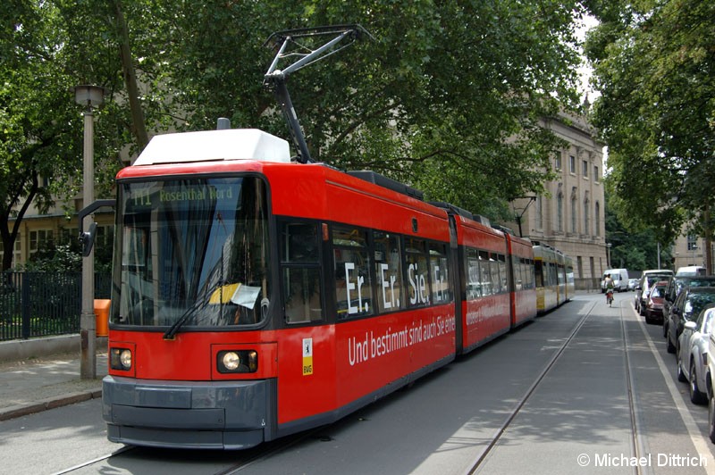 Bild: 1021 als Linie M1 an der Haltestelle Am Kupfergraben.