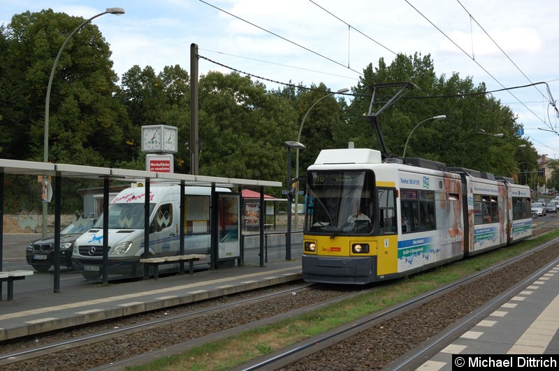 Bild: 1095 als Linie M6 in der Haltestelle Platz der Vereinten Nationen.